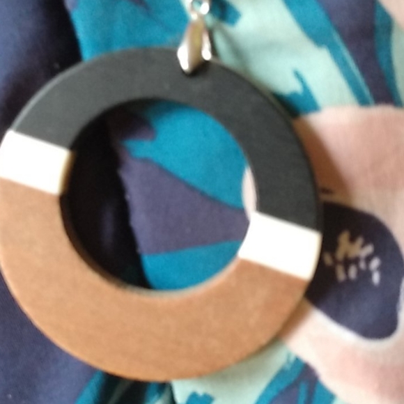 3 necklaces w/matching earrings - Picture 3 of 9